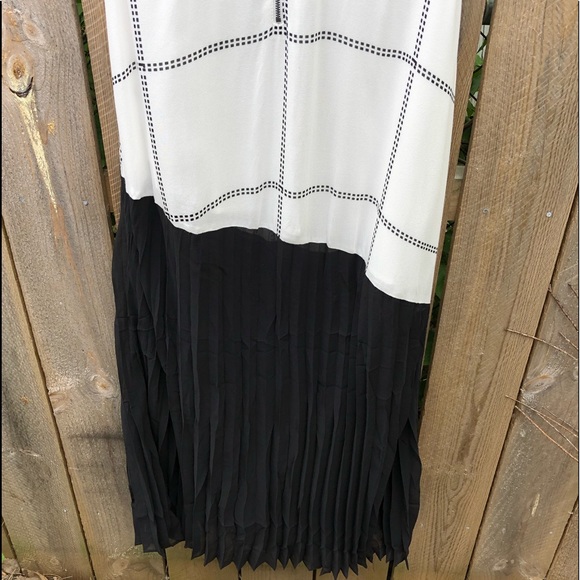 *Line & Dot | Ryder Pleat Maxi Dress Size M - Picture 10 of 11